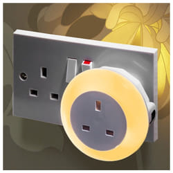 Auraglow Automatic Plug In Multi Colour Plug Through LED Nursery Night Light with Dusk till Dawn Daylight Sensor