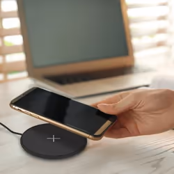 Juice JUI-WCHAR-PAD-10W-BLK Mobile phone, Smartphone, Tablet Black USB Wireless charging Outdoor