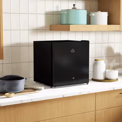HOMCOM 46L Counter Top Fridge Mini Fridge with Lock Chiller Box Black
