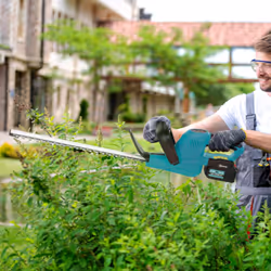Outsunny Cordless Hedge Trimmer with Brushless Motor, Blue