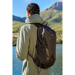 Mountain Warehouse Stride Logo 20L Rucksack - 47cm x 17cm x 26.5cm, Black