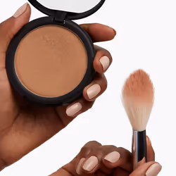 e.l.f. PRECISION FEATHER LIGHT HIGHLIGHTING BRUSH No 107