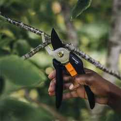 Fiskars Solid P121 pruning shears Bypass Black