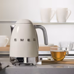 Smeg KLF04CRUK electric kettle 1.7 L 3000 W Cream - Additional view 5