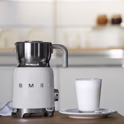 Smeg MFF11WHUK milk frother/warmer Automatic White - Additional view 6