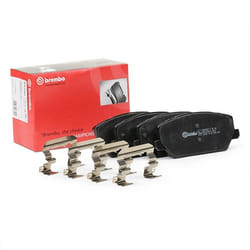 BREMBO P 30 102 Brake pad set with acoustic wear warning with piston clip, with anti-squeak plate with accessories HYUNDAI: i30 III Hatchback