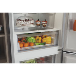 Indesit INFC8 50TI1 S 1 fridge-freezer Freestanding 322 L F Silver
