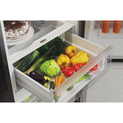 Indesit INFC8 50TI1 K 1 fridge-freezer Freestanding 322 L F Black