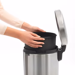 Brabantia GG172 Poubelle à Pédale Newicon avec Seau en Plastique, 3 L - Acier Brillant - Additional view 3