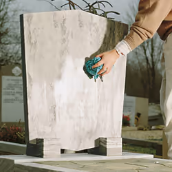HG headstone cleaning spray 500ML - A headstone cleaner spray that thoroughly and effortlessly removes dirt, bird droppings and other heavy soiling.