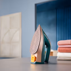 Philips 8000 series DST8030/70 iron Steam iron SteamGlide Elite soleplate 3000 W Green