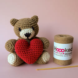 Hoooked Amigurumi DIY Kit W/Eco Barbante Yarn-Teddy Bear Valentine PAK281