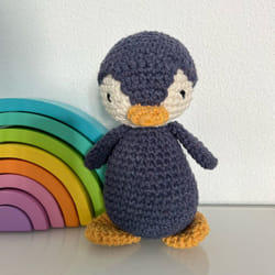 Hoooked Amigurumi DIY Kit W/Eco Barbante Yarn-Penguin Frosty PAK328