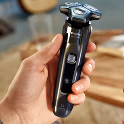 Philips Shaver Series 7000 Dry and Wet Electric Shaver Men (Model S7783/35)