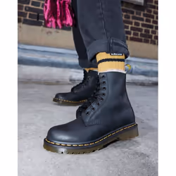 Dr. Martens 883985928503 boots / booties Female Pink
