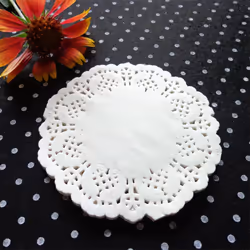 Lace Doilies Paper 200 Pcs,4.5 Inch Decorative Round Placemats,Liners for Cake,Desserts Baked Treat Tableware Display