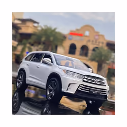 1:32 Toyota Highlander SUV Alloy Car Model Diecasts & Toy Metal Off-road Vehicles Car Model High Simulation - White