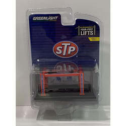 STP Four Post Lift Series 2 1:64 Scale Greenlight 16120A