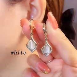 New Women's Fashion Geometric Earrings Temperament Drop Earrings Girl Gift Earrings - white