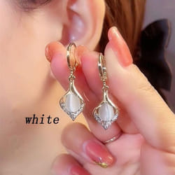 New Women&apos;s Fashion Geometric Earrings Temperament Drop Earrings Girl Gift Earrings - white