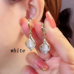 New Women&apos;s Fashion Geometric Earrings Temperament Drop Earrings Girl Gift Earrings - white