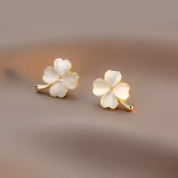 Four-leaf Clover Earrings Female Summer Cat&apos;s Eye Stone Earrings New Tide Niche Senior Sense Of Temperament Earrings
