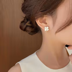 Four-leaf Clover Earrings Female Summer Cat&apos;s Eye Stone Earrings New Tide Niche Senior Sense Of Temperament Earrings