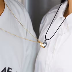 2pcs Magnetic Heart Couple Necklace For Women Punk Necklace Valentine&apos;s Day Gift Sweater Chain For Best Friend Wedding Party Jewelry - red