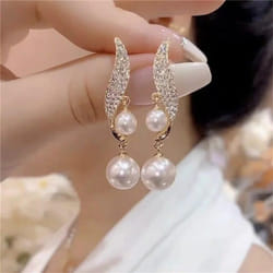 Women&apos;s Double Pearl Pendant Earrings - white