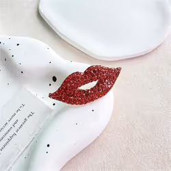 Sexy Lady Red Lips Brooches For Women Girls Creative Shining Luxury Diamond Mouth Brooch Pins Wedding Accessories Gifts