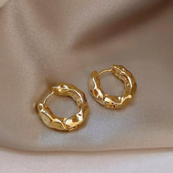 Women Simple Pleated Hoop Earrings - Gold