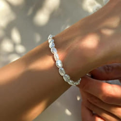 Vintage Imitation Pearl Irregular Bracelets Trendy Simple Charm Bangles For Women Personality Baroque Party Wedding Jewelry - white