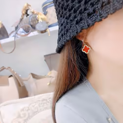 Fashion Luxury Four-leaf Clover Retro Shiny Rhinestone Earrings Net Red Senior Sense Of Ladies Earrings Small Fragrant Wind Ear Buckle - red