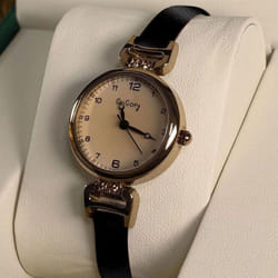 Women&apos;s Retro Exam Watch - Light Luxury, British Style, Small Dial Quartz Timepiece For Students - black