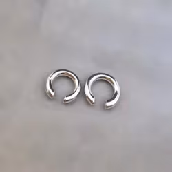 Unique Fake Piercing Metal Ear Clips Asymmetry Round Cartilage Ear Clip For Women Girl Fashion Ear Cuff Jewelry Gift - Silver