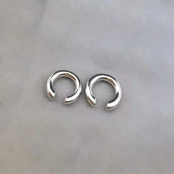 Unique Fake Piercing Metal Ear Clips Asymmetry Round Cartilage Ear Clip For Women Girl Fashion Ear Cuff Jewelry Gift - Silver