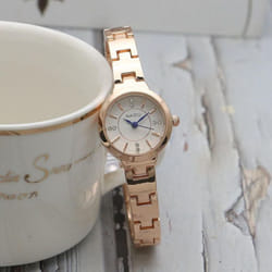 New Fashion Personalized Simple Watch Set Women&apos;s Watch Butterfly Digital Belt Watch - golden,white