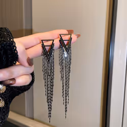 Silver Needle Triangle Inlaid Rhinestone Tassel Earrings Fashion Bright Elegant Temperament Ladies Light Luxury Long Earrings - black