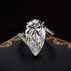 Luxury Exquisite Pear Shaped Water Drop Shaped Rhinestone Ring Female Creative New Ring - white, 9