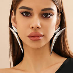 Exaggerated Geometry Long Curved Drop Earrings Fashion Aesthetics Thick Metal Triangular Earrings Women&apos;s Trendy Stage Jewelry - Silver