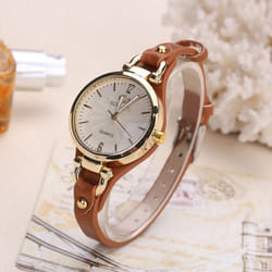 Women Casual Watches Round Dial Rivet Pu Leather Strap Wristwatch Ladies Analog Quartz Watch Gift - brown