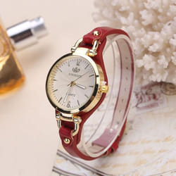 Women Casual Watches Round Dial Rivet Pu Leather Strap Wristwatch Ladies Analog Quartz Watch Gift - red