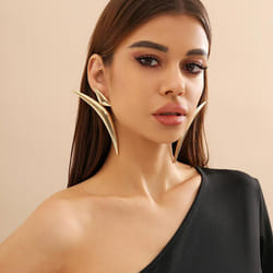 Exaggerated Geometry Long Curved Drop Earrings Fashion Aesthetics Thick Metal Triangular Earrings Women&apos;s Trendy Stage Jewelry - Gold
