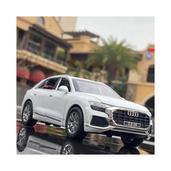 1:32 AUDI Q8 SUV Alloy Car Model Diecast Metal Vehicles Car Model Collection High Simulation Sound and - White