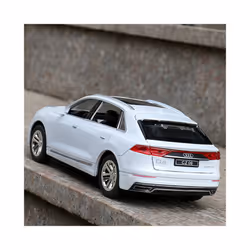 1:32 AUDI Q8 SUV Alloy Car Model Diecast Metal Vehicles Car Model Collection High Simulation Sound and - White