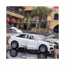 1:32 AUDI Q8 SUV Alloy Car Model Diecast Metal Vehicles Car Model Collection High Simulation Sound and - White