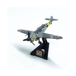 1/72 Scale German 109G-2 Fighter Aircraft Model 37255 Simulation Static - A