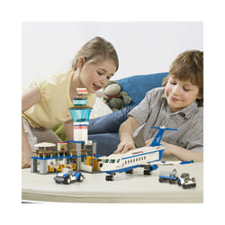 Building Block International Airplane Airport Station City Friends Aircraft - 652pcs no box