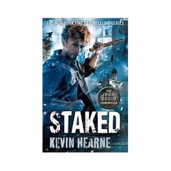 ISBN Staked (Iron Druid Chronicles), Adventure, English, Paperback, 416 pages
