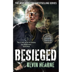 Hachette UK Besieged book English Paperback 320 pages